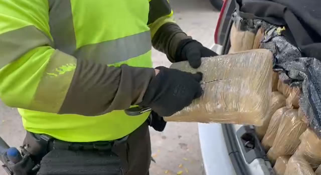 Encuentran vehículo con marihuana en Cundinamarca, una persona fue capturada