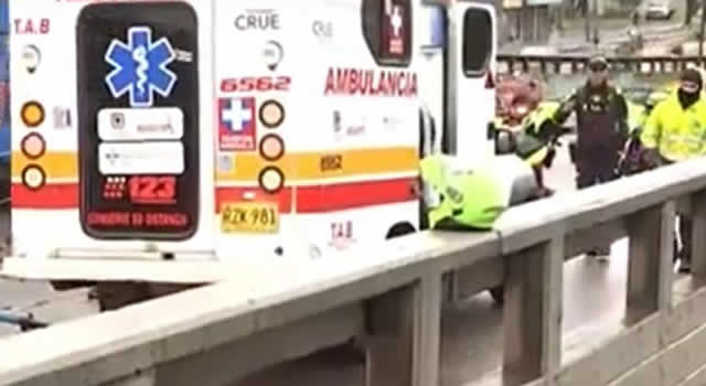 Ciclista perdió la vida tras chocar con un vehículo en el puente de la Av. Boyacá