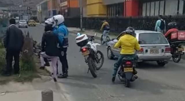 Otro accidente de tránsito en la Avenida Terreros por falta de reductores de velocidad