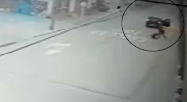 En Kennedy una mujer fue brutalmente golpeada en medio de un robo 