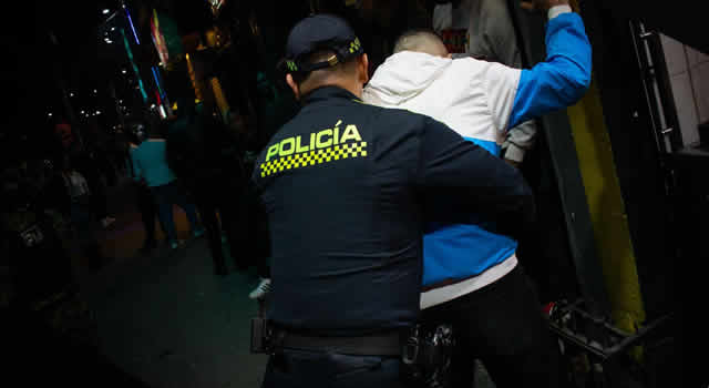 Tomatas en la calle, riñas y consumo de droga en Bogotá