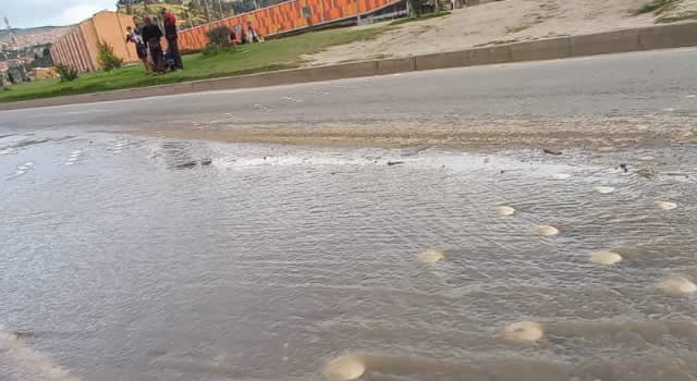 Ciudadanos en San Mateo denuncian estar cansados por el rebosamiento de aguas negras