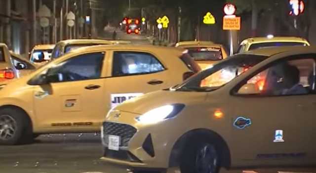 Taxistas protestan rechazado la captura de uno de sus compañeros