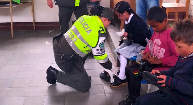 Policía lideró jornada de donación de calzado en Cundinamarca