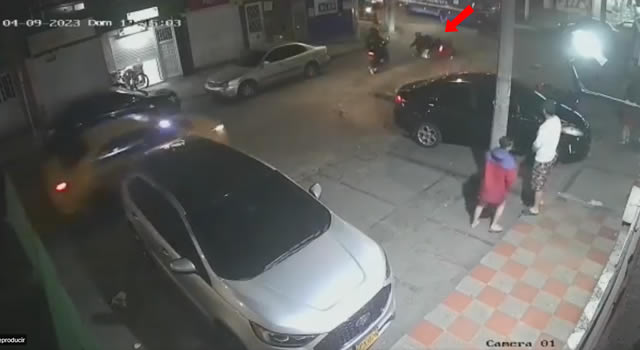 Heroico motociclista tumbó a dos ladrones que le iban a robar su moto en Bogotá