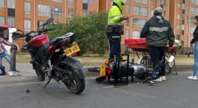 Motociclistas chocaron en la Av Potrero Grande de Soacha