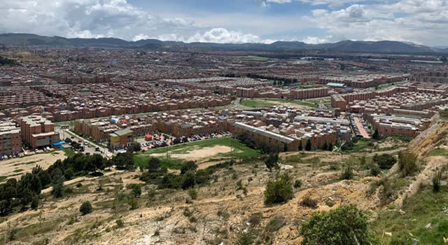 CAR se suma a la campaña Soacha se viste de verde, que promueve la siembra de 200 mil plántulas