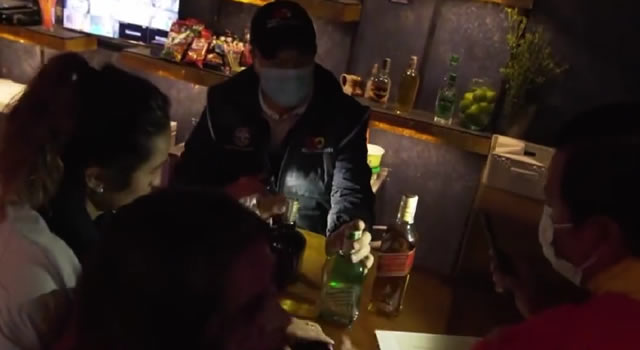 Encuentran más de 230 botellas de licor adulterado en bares de Bogotá