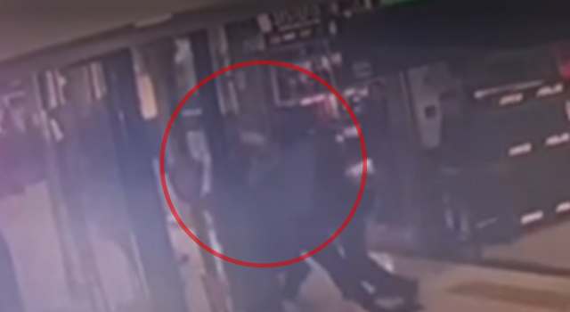 Dueño de local golpeo a una empleada en la cara