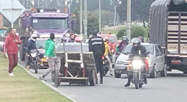 accidente ente un carro y un camión en soacha