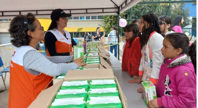 Nosotras y World Vision entregaron toallas higiénicas a niñas y adolescentes de Soacha en condición vulnerable