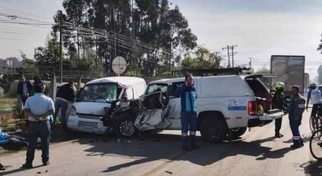 Choque entre tres vehículos en la vía que conduce a Zipaquirá