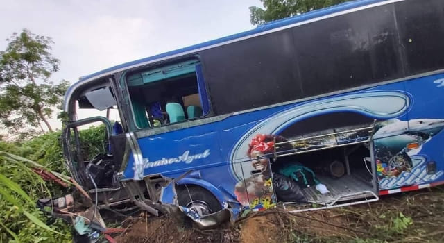 accidente entre un furgón y un bus interdepartamental