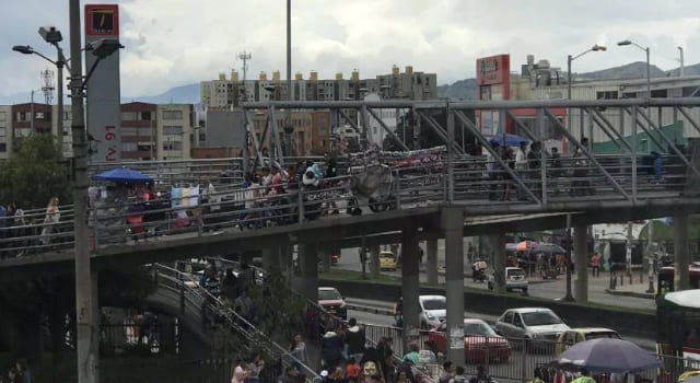 Pareja cayó de un puente mientras sostenía una discusión