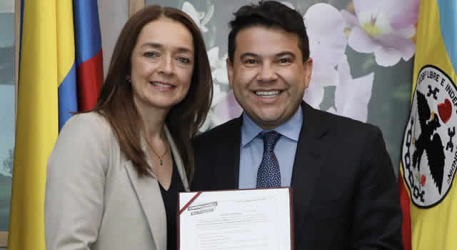 Se posesiona nueva gerente de la Empresa de Licores de Cundinamarca