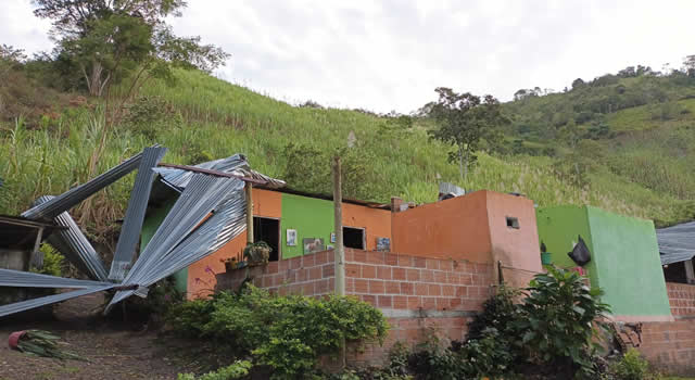 Viviendas afectadas por vendaval en Caparrapí, Cundinamarca