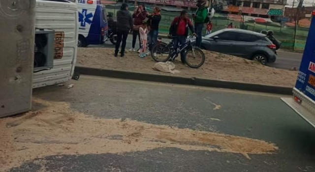 Furgón se volcó en el municipio de Soacha