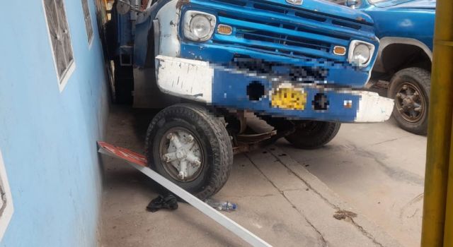 Camión chocó contra una vivienda en Ciudad Bolívar