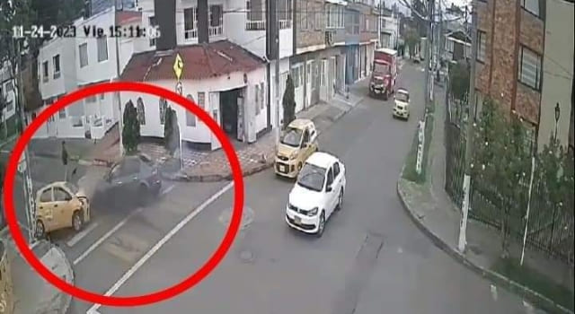 conductor de carro chocó con un taxi