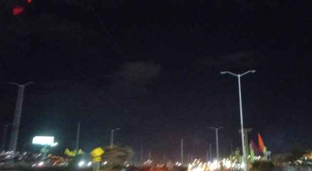 nuevas luminarias en Terreros se están dañando