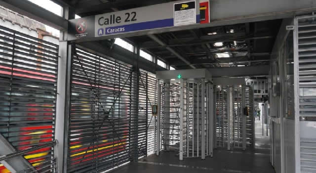 instalación de torniquetes piso a techo en estaciones de Transmilenio