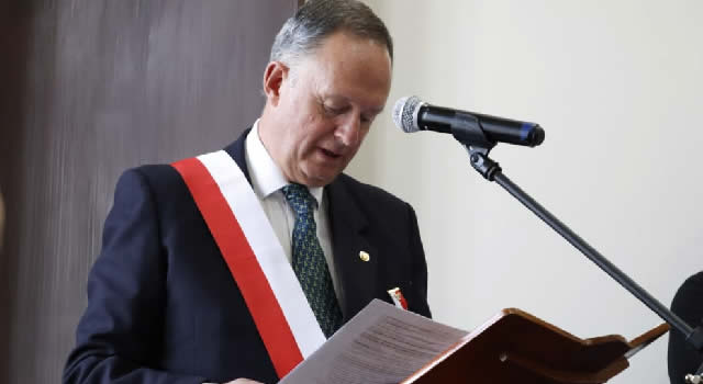 Notario Ricardo Correa Cubillos recibió la medalla Ciudad de Soacha XUA