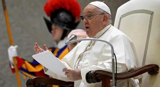El Papa Francisco aprobó la bendición para parejas del mismo sexo