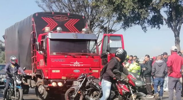 Accidente en la autopista Sur a la altura del Centro Comercial Unisur