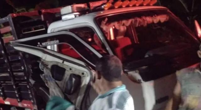 Camión de carga se volcó en la vereda Zaragoza