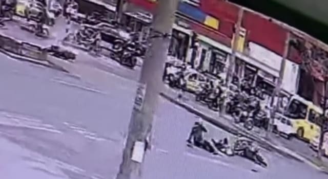 Motocicleta chocó contra una patrulla motorizada de la Policía en Bogotá