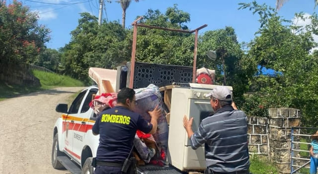 Ciudadanos han donado algunos enseres para la familia afectada por el incendio en La Rambla