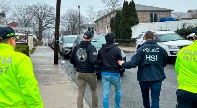 expolicía que compraba contenido sexual de una bebé colombiana