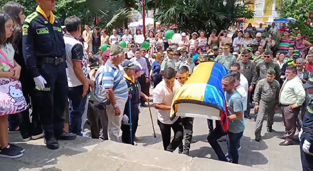En La Mesa Cundinamarca despidieron al subintendente que murió en accidente aéreo de Antioquia