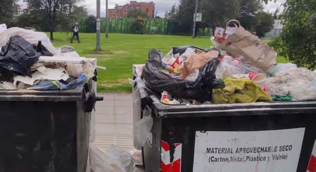 Denuncian que ladrones se esconden en los contenedores de basura para atracar a personas