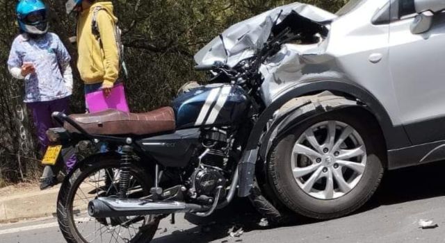 Motociclista chocó contra un vehículo en Chivatá