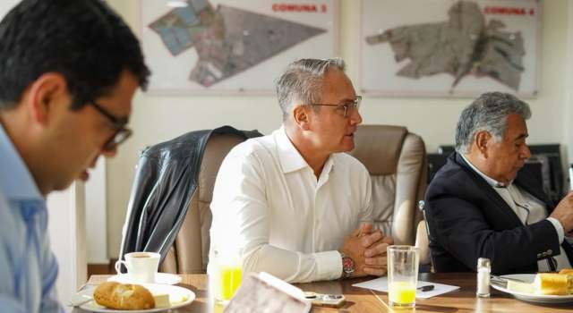 Alcalde Perico se reunió con exalcaldes de Soacha para conocer su experiencia de gobierno