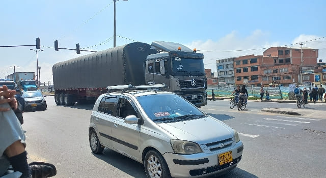 Denuncian que conductores se pasan los semáforos en rojo en la Autopista Sur de Soacha