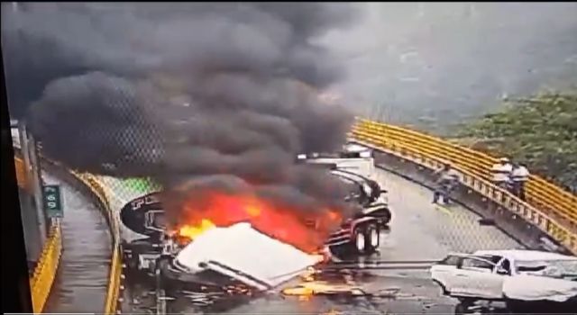 Accidente en la vía al Llano dejó un vehículo incendiado