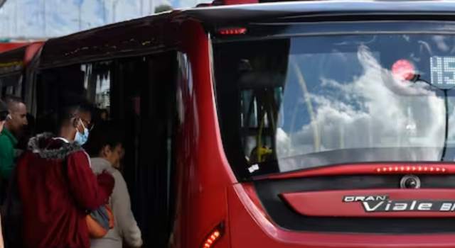 Denuncian que una joven fue inyectada en Transmilenio, la Policía continúa en investigación