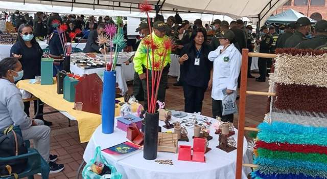 Policía realizó feria de emprendimiento femenina en Sibaté