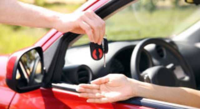 padrastro entregaron a su hija a un hombre a cambio de un carro