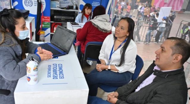 ¡Trabajo si hay! Más de 500 ofertas laborales en Bogotá para ciudadanos con o sin experiencia