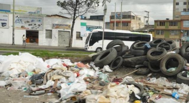 Arrojo clandestino de basuras en Bogotá se ha convertido en un martirio para los habitantes