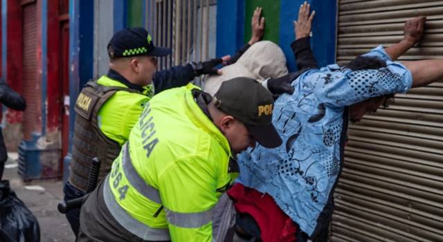 13 capturados en el barrio San Bernardo de Bogotá;