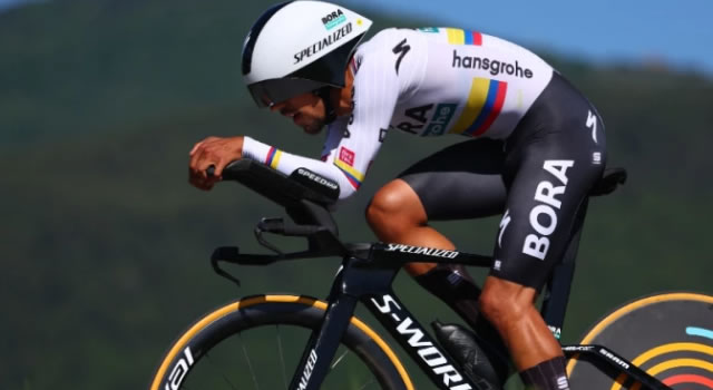 Excelente contrarreloj de Daniel Felipe Martínez, es segundo en el Giro de Italia