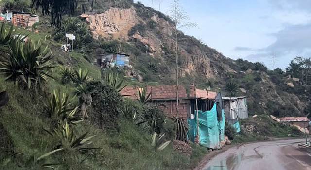 Nadie controla las invasiones en Soacha, talan árboles y explotan la montaña sin que haya control