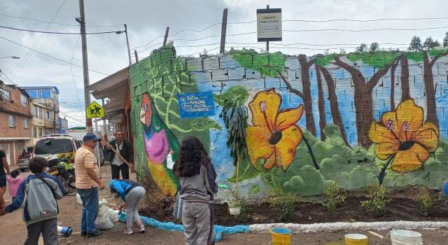 Plantando 54 árboles se logró la recuperación de una zona afectada con basuras en Soacha