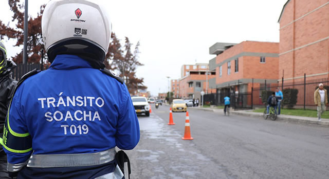 Otros 16 agentes de tránsito en Soacha, pilas con la velocidad