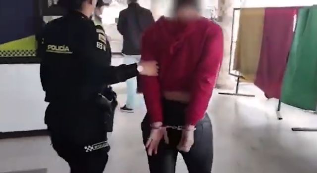 Capturan mujer extranjera que extorsionaba a comerciantes en Bogotá