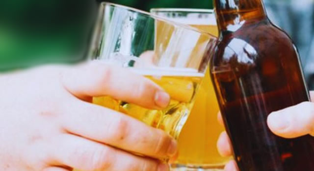 Escándalo por fiestas callejeras en Mosquera, Cundinamarca, hay trago y relaciones íntimas